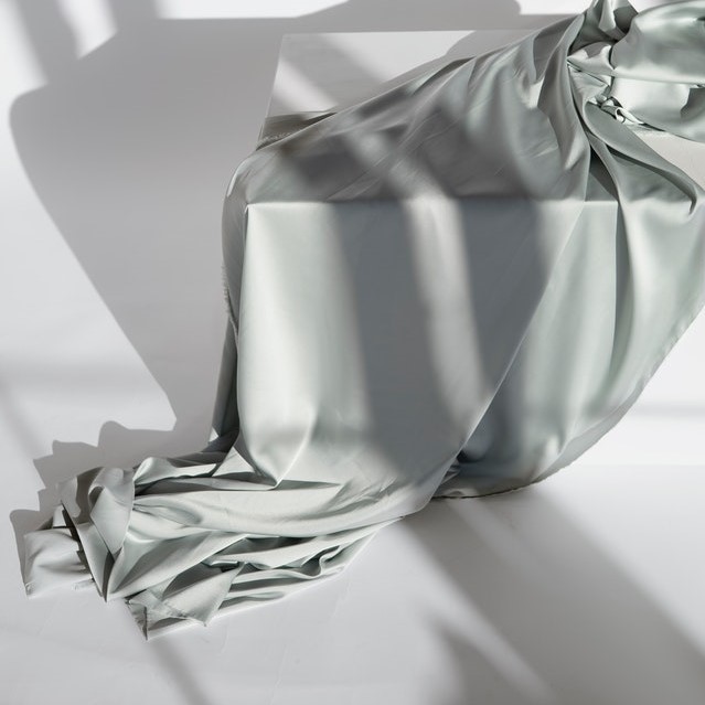 如何洗絲綢枕套,使它們持續一生